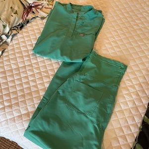 Figs Maternity Scrub Set - Surgical Green